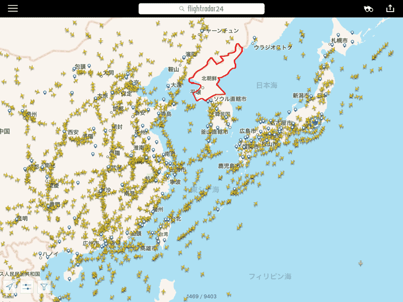 東アジア上空にはたくさんの航空機がいるが、北朝鮮上空には1機もいない（たまに中国からある）